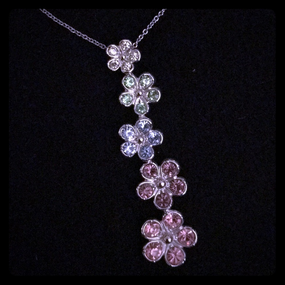 Super cute flower necklace